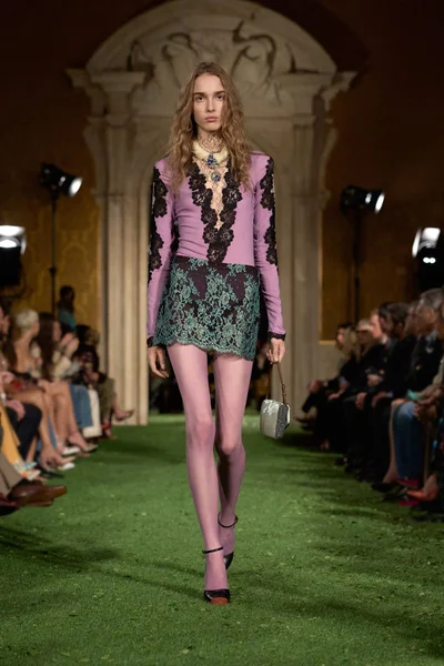 Look 27